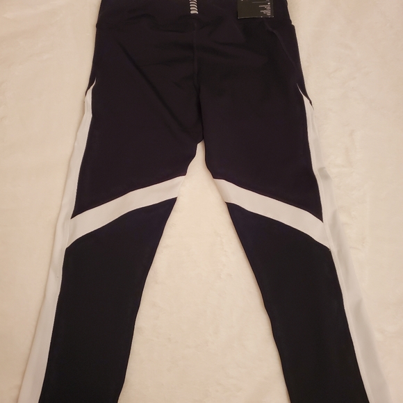 📢SALE BRAND NEW! Under Armour  Women's Compression Mid Rise Capri Leggings - Picture 6 of 8